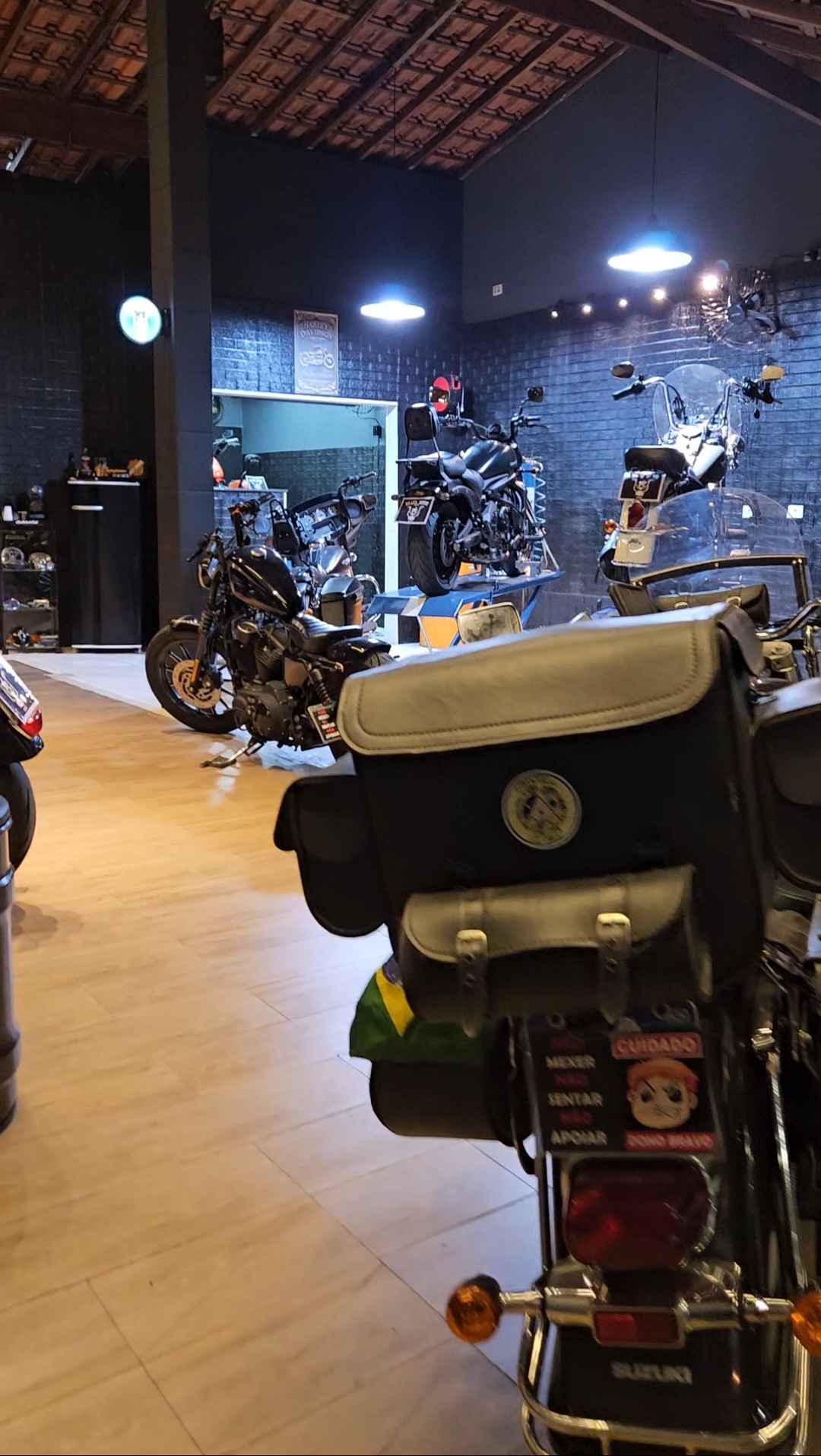 Showroom da Brazil Motos com motocicletas Harley-Davidson expostas